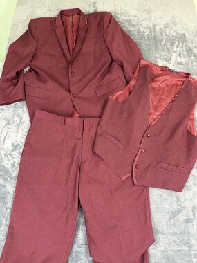 Vinci Burgundy 3-Piece Suit Jacket Vest Pants Size 50R Stylish Formal Wear